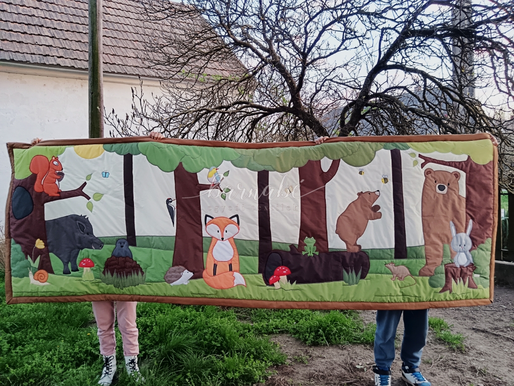 Mesél az erdő gazdagon tűzött falvédő, 70 cm magasság felett